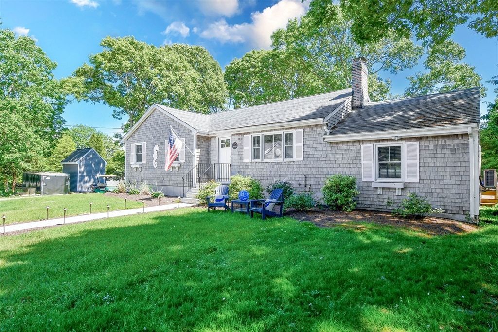 8 Highland View Ave, Mattapoisett, MA 02739