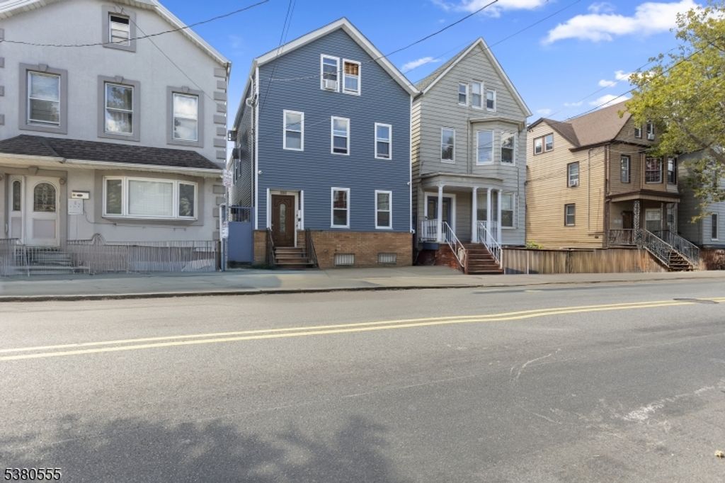 380 Lafayette St, Newark City, NJ 07105