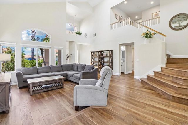 1789 Pinnacle Ct, Vista, CA 92081