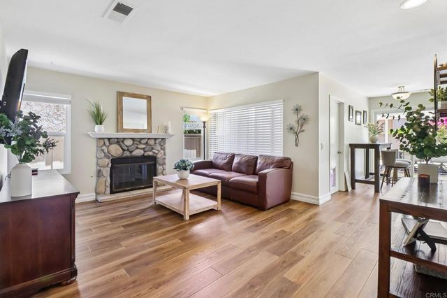1789 Pinnacle Ct, Vista, CA 92081