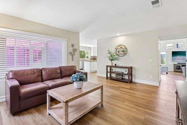 1789 Pinnacle Ct, Vista, CA 92081