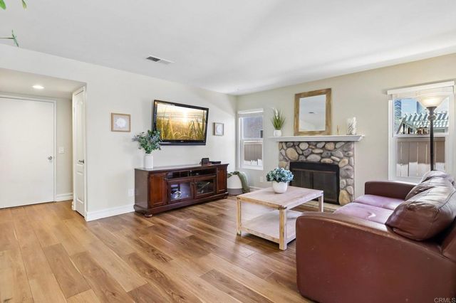 1789 Pinnacle Ct, Vista, CA 92081
