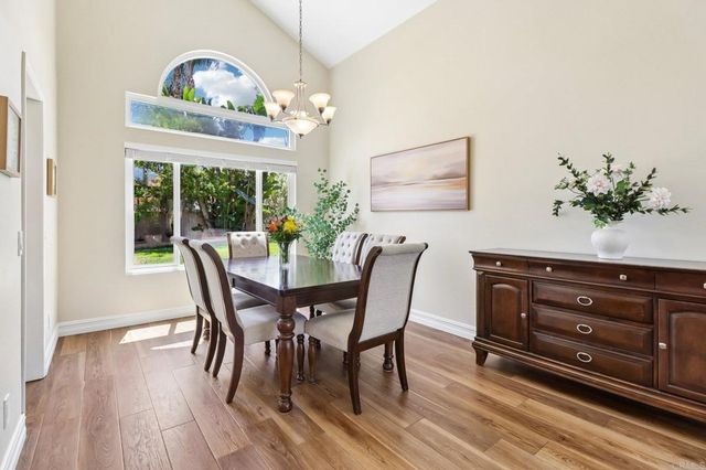 1789 Pinnacle Ct, Vista, CA 92081