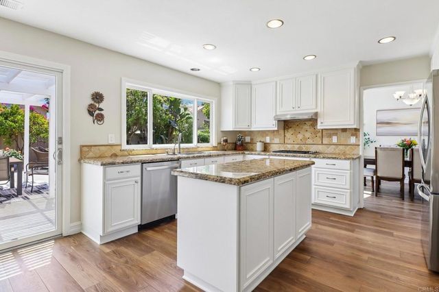 1789 Pinnacle Ct, Vista, CA 92081