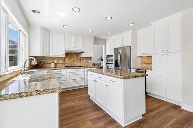 1789 Pinnacle Ct, Vista, CA 92081