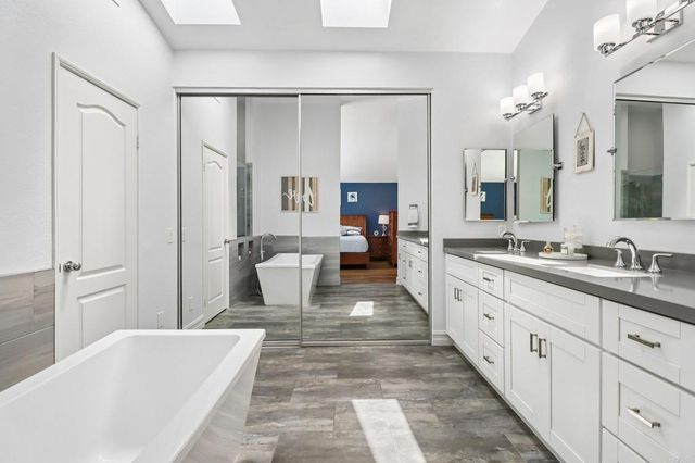 1789 Pinnacle Ct, Vista, CA 92081
