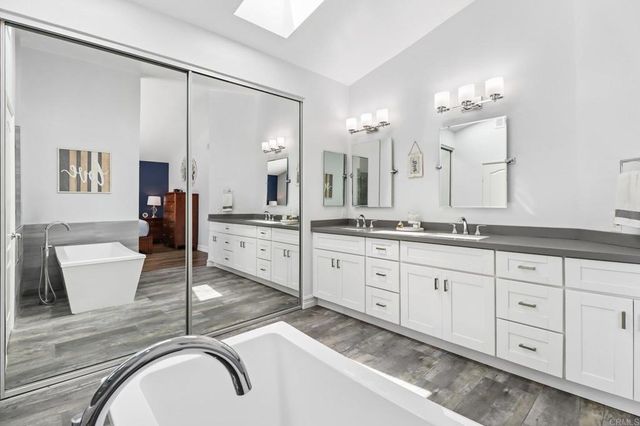 1789 Pinnacle Ct, Vista, CA 92081