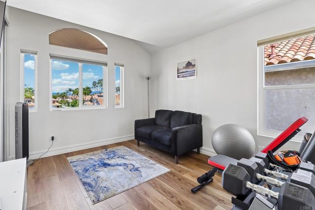 1789 Pinnacle Ct, Vista, CA 92081