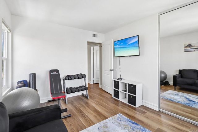 1789 Pinnacle Ct, Vista, CA 92081