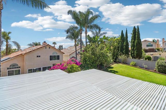 1789 Pinnacle Ct, Vista, CA 92081