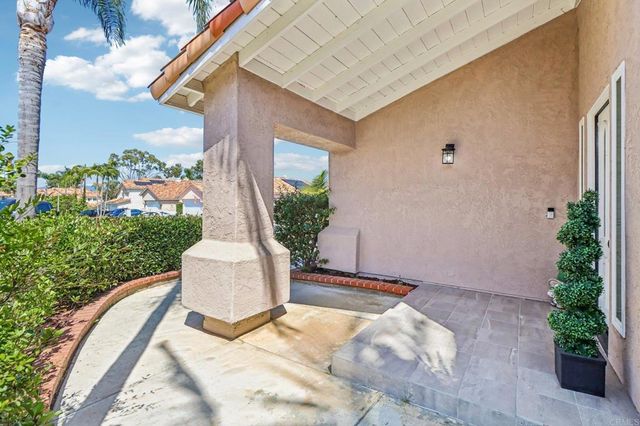 1789 Pinnacle Ct, Vista, CA 92081