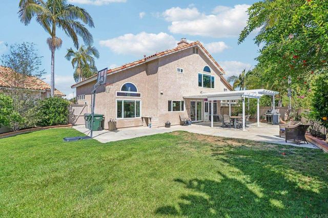 1789 Pinnacle Ct, Vista, CA 92081