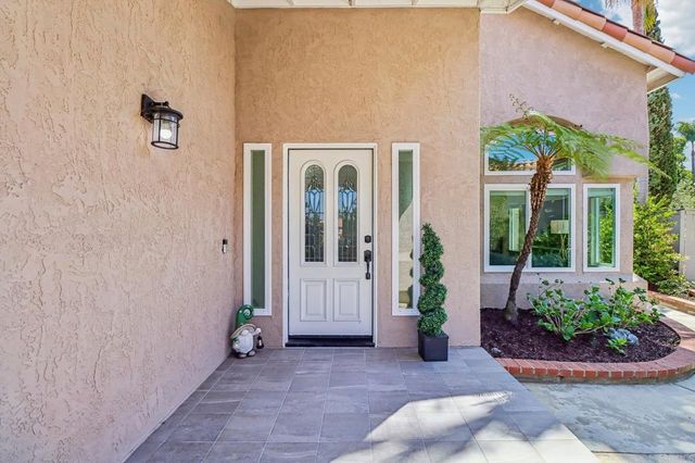 1789 Pinnacle Ct, Vista, CA 92081