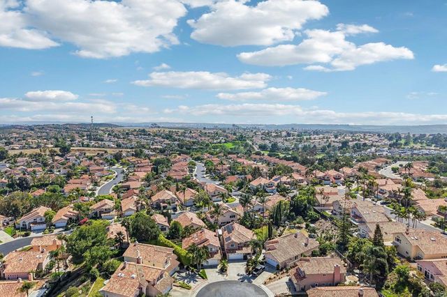 1789 Pinnacle Ct, Vista, CA 92081