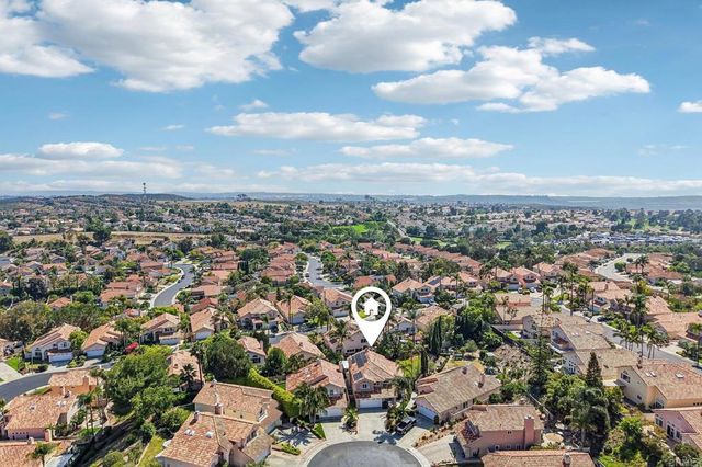 1789 Pinnacle Ct, Vista, CA 92081