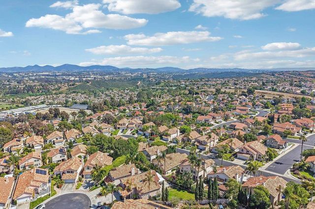 1789 Pinnacle Ct, Vista, CA 92081