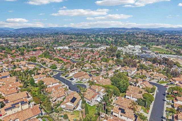 1789 Pinnacle Ct, Vista, CA 92081