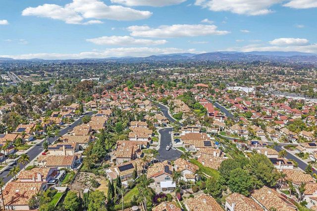 1789 Pinnacle Ct, Vista, CA 92081