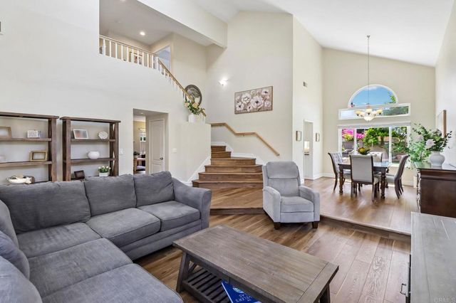 1789 Pinnacle Ct, Vista, CA 92081
