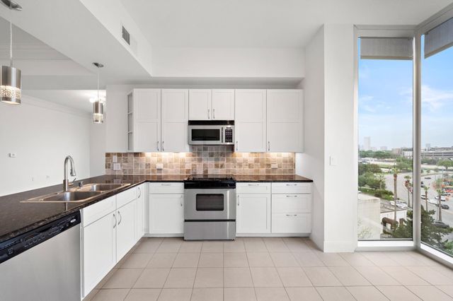 3333 Allen Parkway 801, Houston, TX 77019