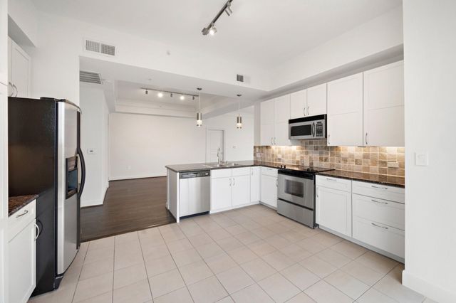 3333 Allen Parkway 801, Houston, TX 77019