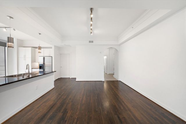 3333 Allen Parkway 801, Houston, TX 77019