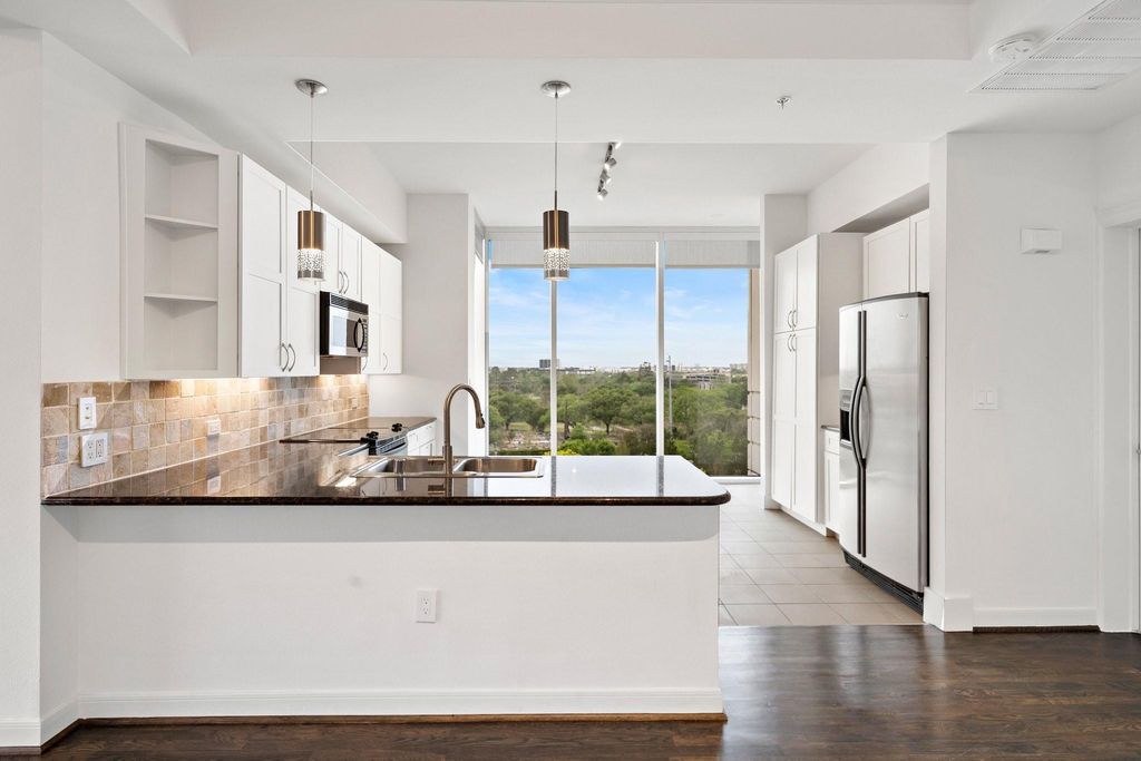 3333 Allen Parkway 801, Houston, TX 77019