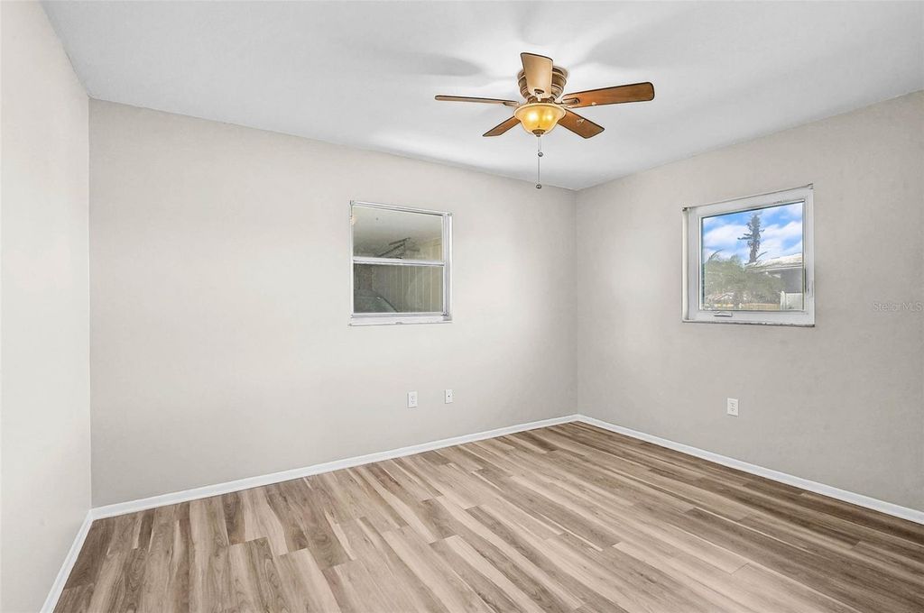 Image 16 of property listing at 1009 75TH STREET PARKWAY W, Bradenton, FL 34209