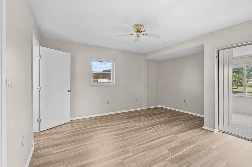 Image 19 of property listing at 1009 75TH STREET PARKWAY W, Bradenton, FL 34209