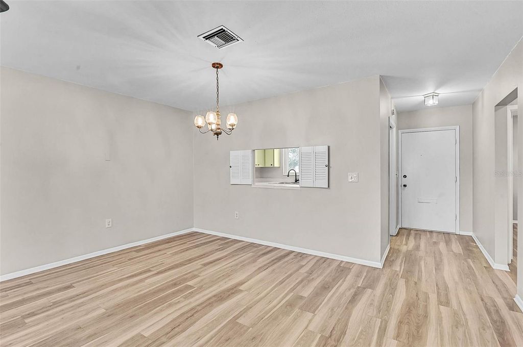 Image 3 of property listing at 1009 75TH STREET PARKWAY W, Bradenton, FL 34209