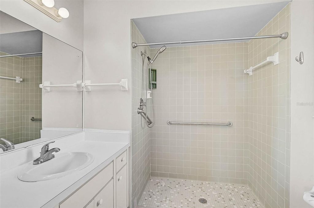 Image 22 of property listing at 1009 75TH STREET PARKWAY W, Bradenton, FL 34209