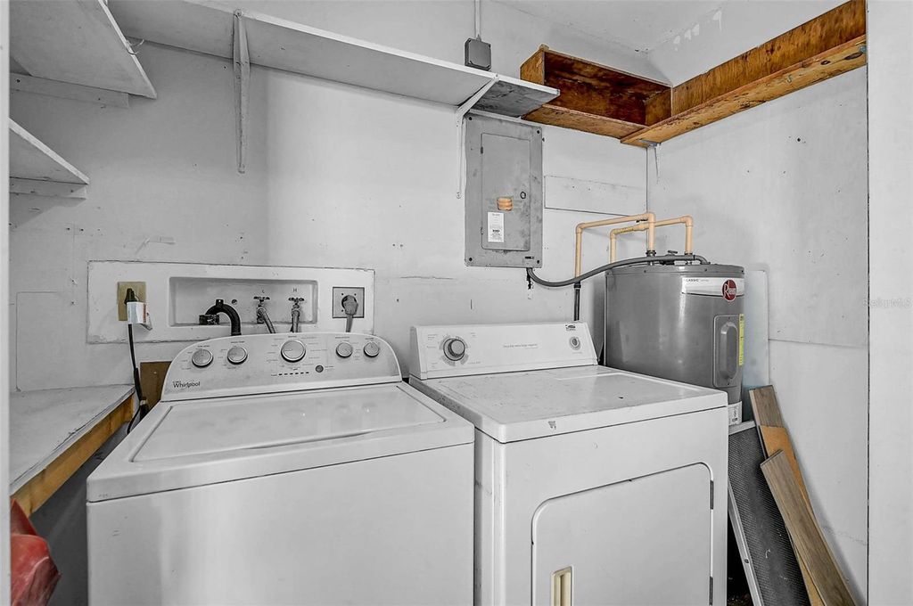 Image 28 of property listing at 1009 75TH STREET PARKWAY W, Bradenton, FL 34209