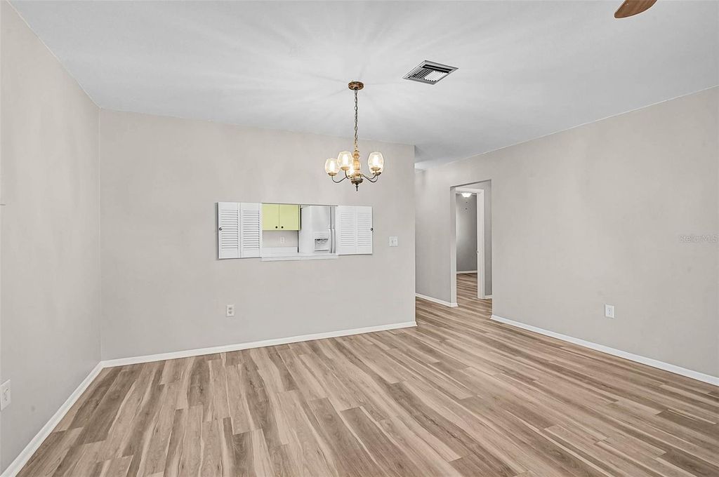 Image 4 of property listing at 1009 75TH STREET PARKWAY W, Bradenton, FL 34209