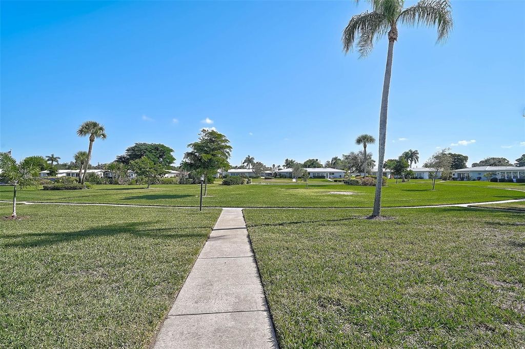Image 31 of property listing at 1009 75TH STREET PARKWAY W, Bradenton, FL 34209