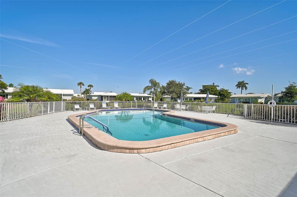 Image 33 of property listing at 1009 75TH STREET PARKWAY W, Bradenton, FL 34209