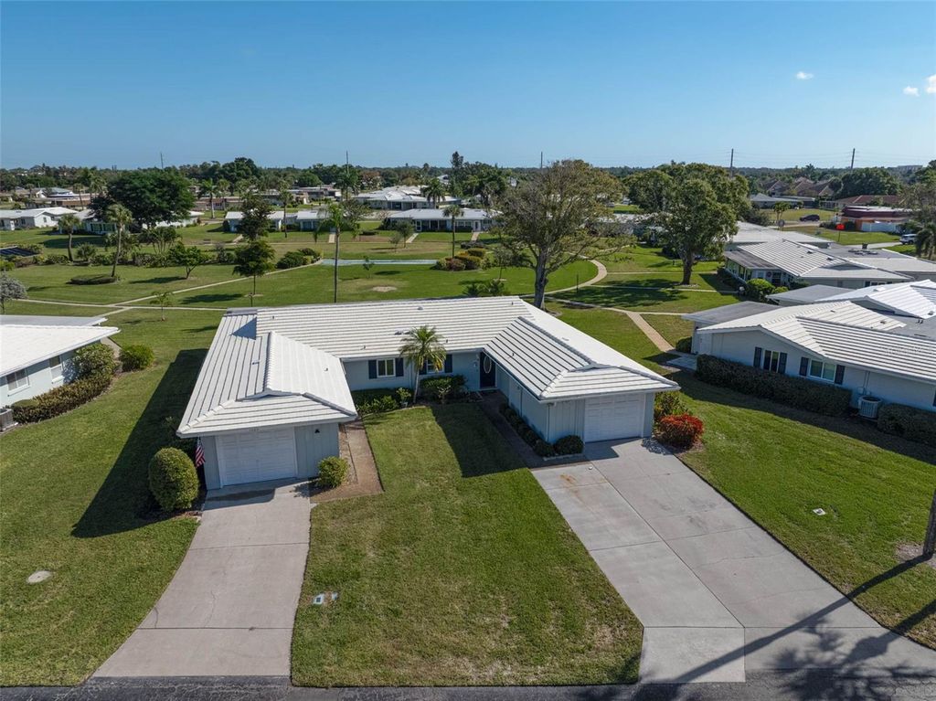 Image 36 of property listing at 1009 75TH STREET PARKWAY W, Bradenton, FL 34209