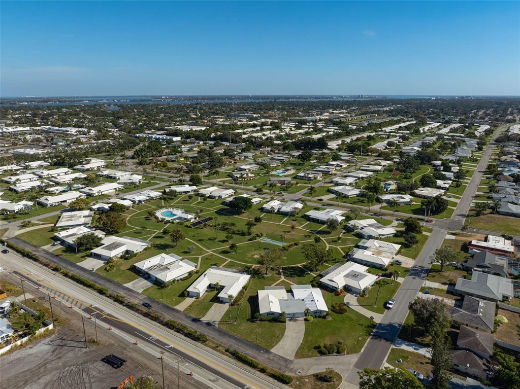 Image 37 of property listing at 1009 75TH STREET PARKWAY W, Bradenton, FL 34209