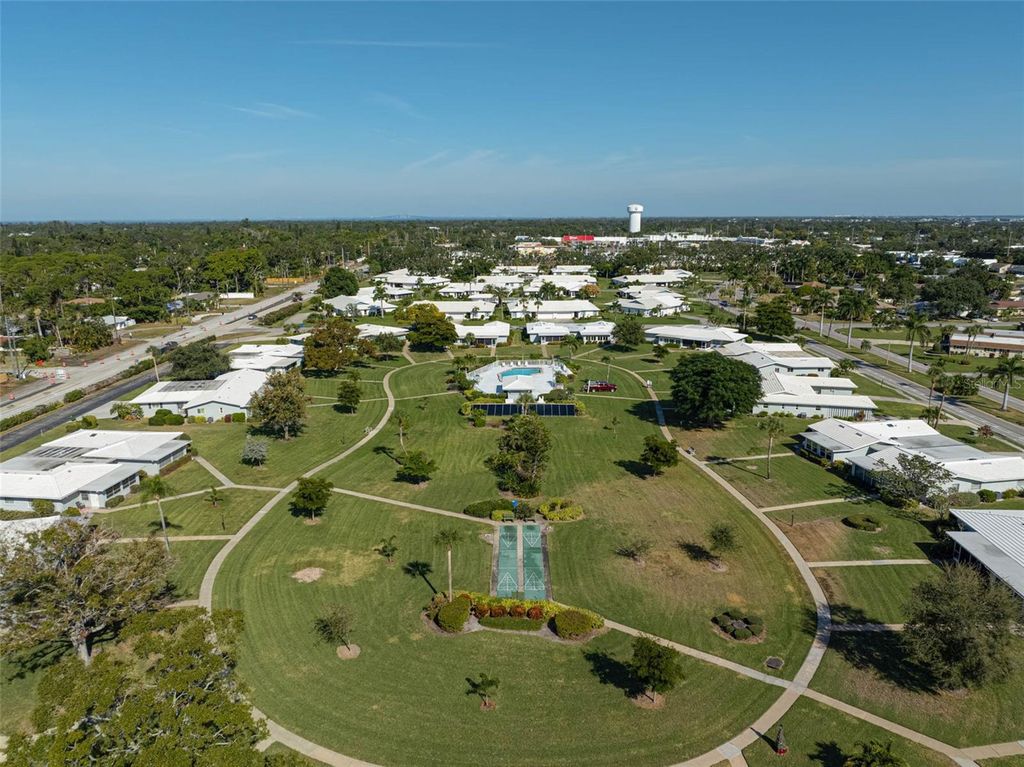 Image 39 of property listing at 1009 75TH STREET PARKWAY W, Bradenton, FL 34209