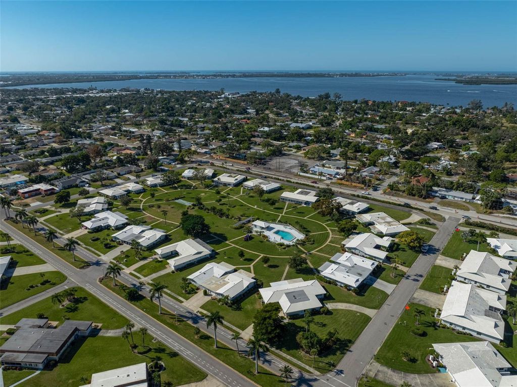 Image 42 of property listing at 1009 75TH STREET PARKWAY W, Bradenton, FL 34209