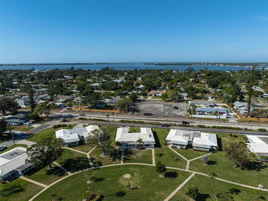 Image 45 of property listing at 1009 75TH STREET PARKWAY W, Bradenton, FL 34209