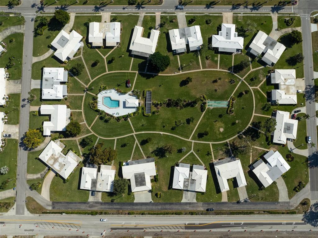 Image 47 of property listing at 1009 75TH STREET PARKWAY W, Bradenton, FL 34209