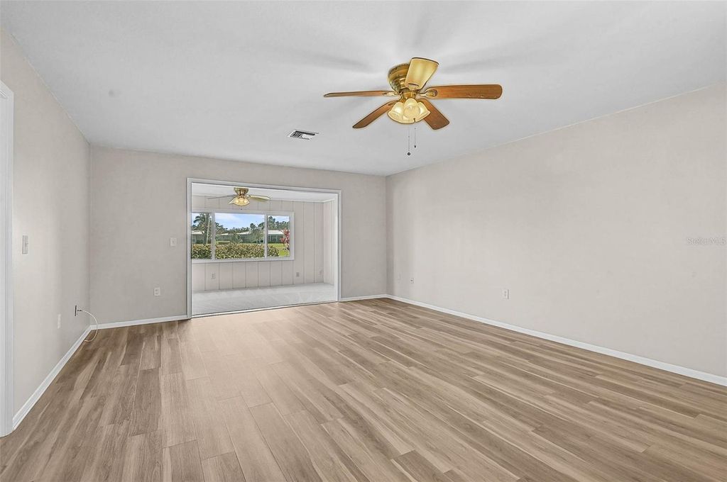 Image 9 of property listing at 1009 75TH STREET PARKWAY W, Bradenton, FL 34209