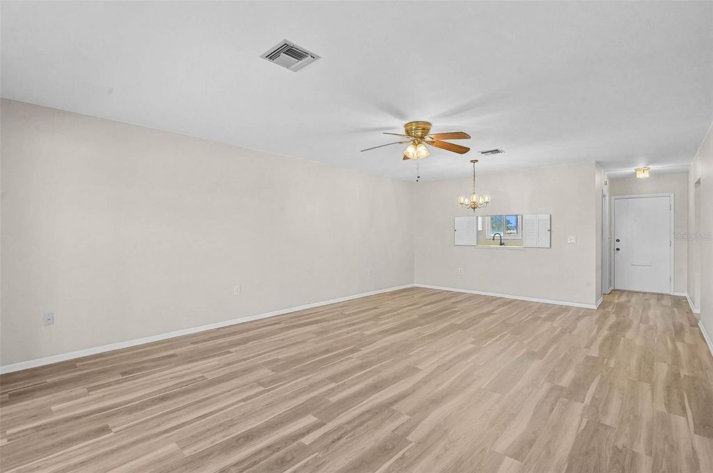 Image 10 of property listing at 1009 75TH STREET PARKWAY W, Bradenton, FL 34209