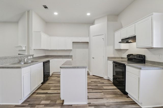 1004 Caliente Drive, Grand Prairie, TX 75051