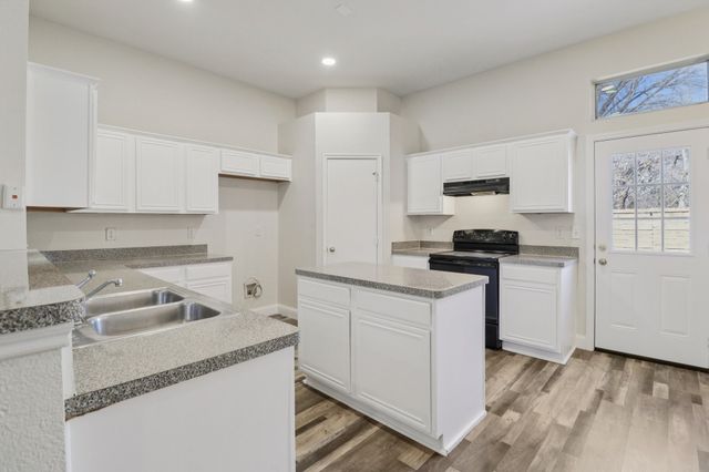 1004 Caliente Drive, Grand Prairie, TX 75051