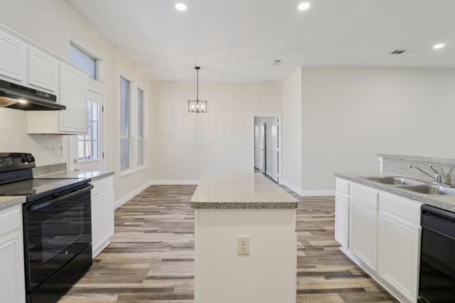 1004 Caliente Drive, Grand Prairie, TX 75051