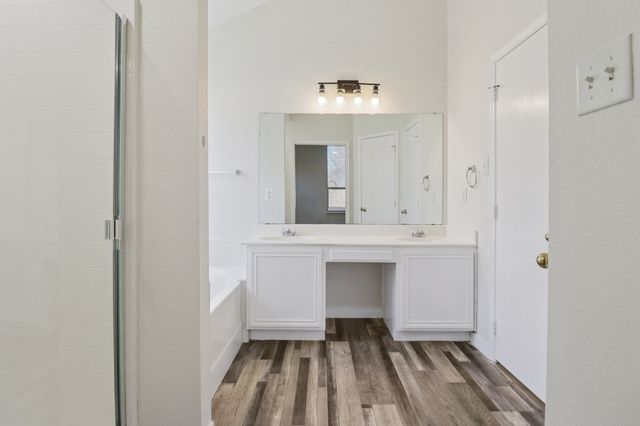 1004 Caliente Drive, Grand Prairie, TX 75051