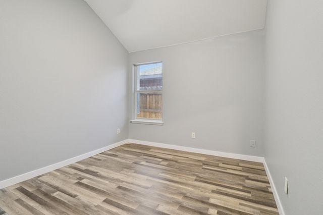 1004 Caliente Drive, Grand Prairie, TX 75051