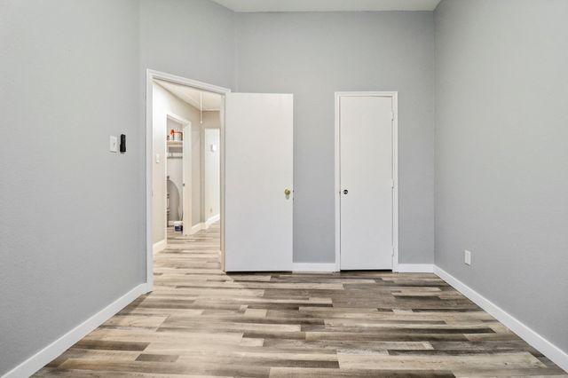 1004 Caliente Drive, Grand Prairie, TX 75051