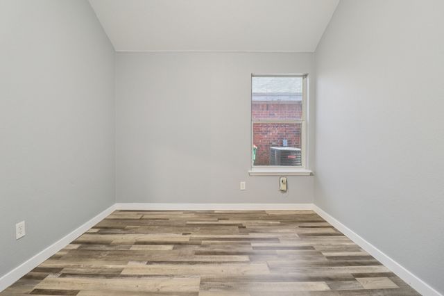 1004 Caliente Drive, Grand Prairie, TX 75051